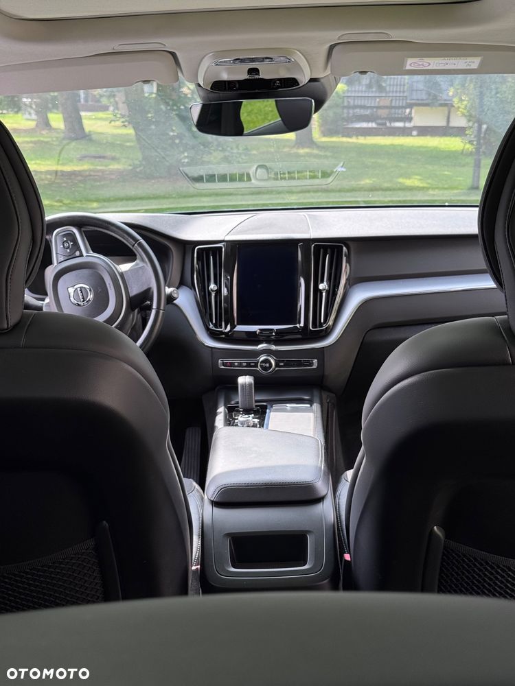 Volvo XC 60 B4 D AWD Geartronic Momentum Pro - 11