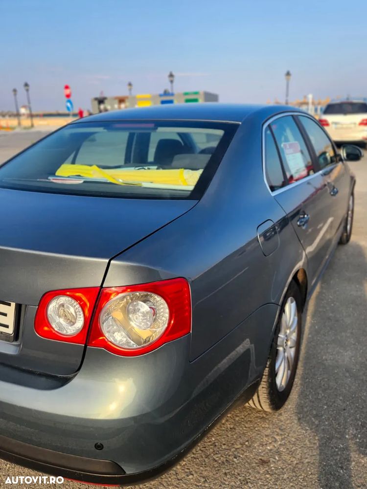 Volkswagen Jetta 1.6 Comfortline - 16
