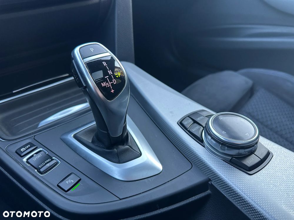 BMW Seria 3 320d Sport-Aut - 33