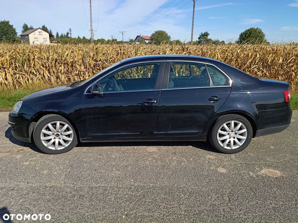 Volkswagen Jetta - 3