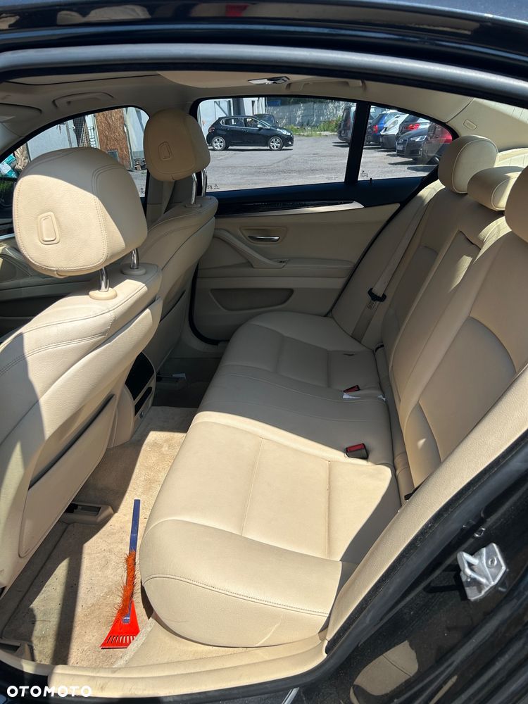 BMW Seria 5 528i xDrive Luxury Line - 9