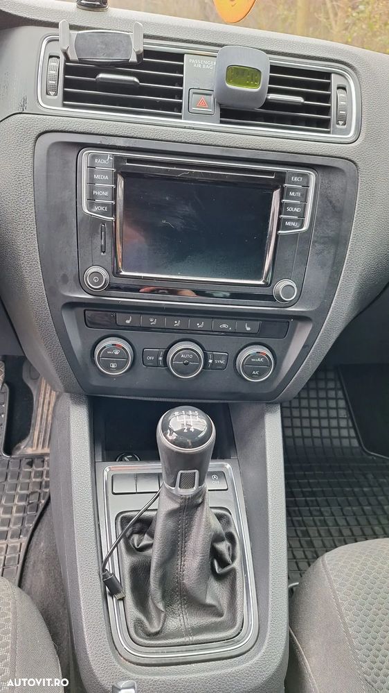 Volkswagen Jetta 2.0 TDI Comfortline - 11