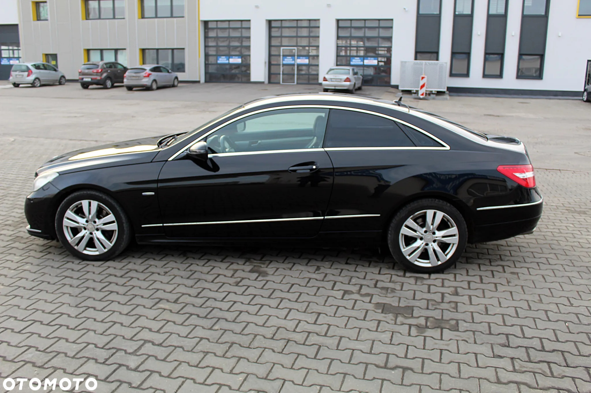 Mercedes-Benz Klasa E 250 CDI DPF Cabrio BlueEFFICIENCY 7G-TRONIC Avantgarde - 6