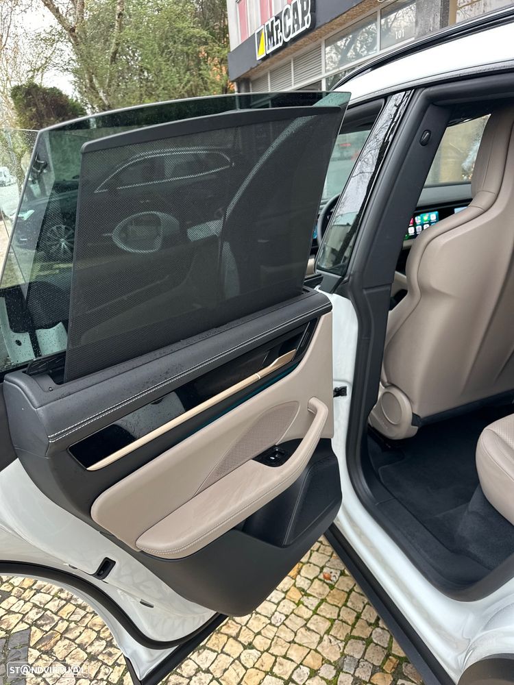 Porsche Macan Electric 4 - 6