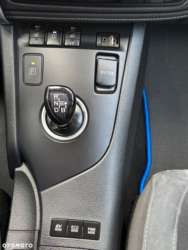 Toyota Auris 1.8 HSD Prestige NAVI - 30