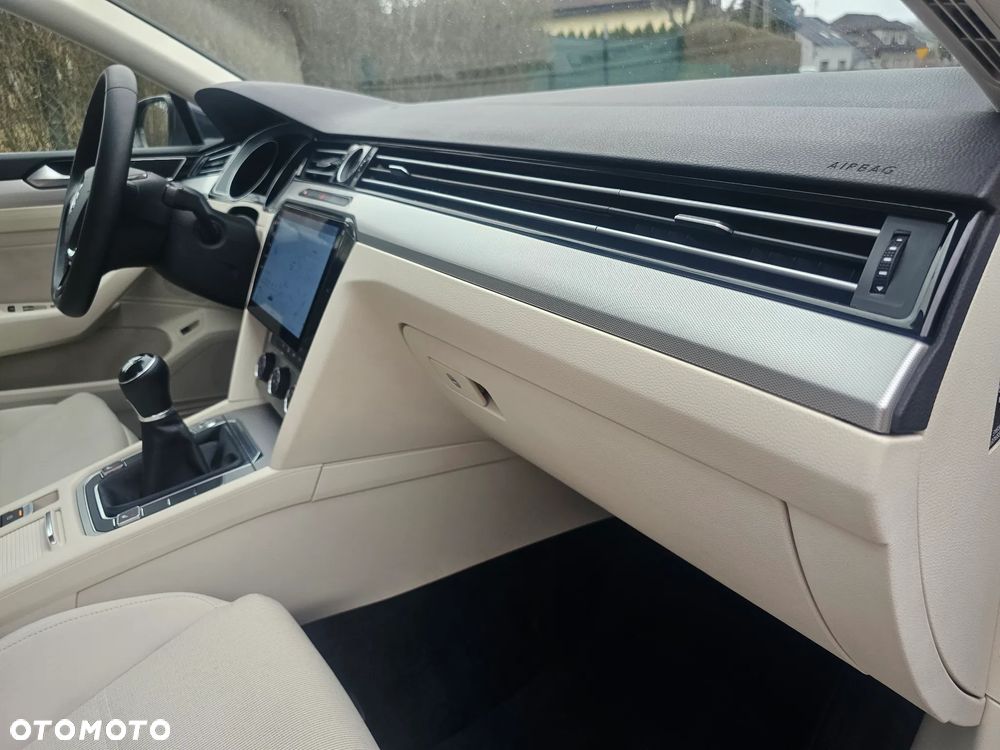 Volkswagen Passat 1.6 TDI (BlueMotion Technology) Comfortline - 14