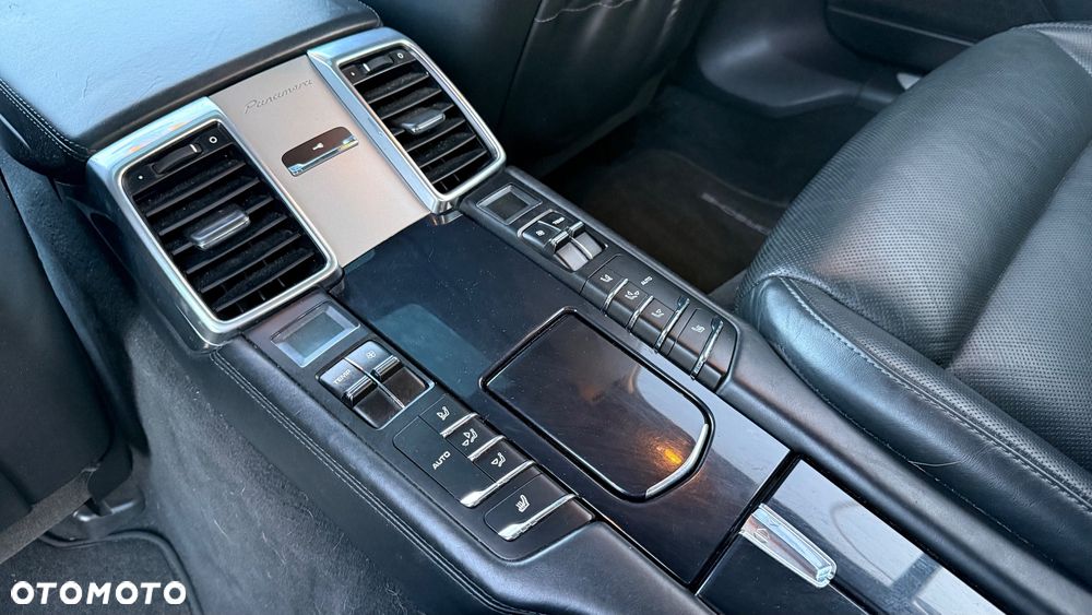 Porsche Panamera 4S - 8