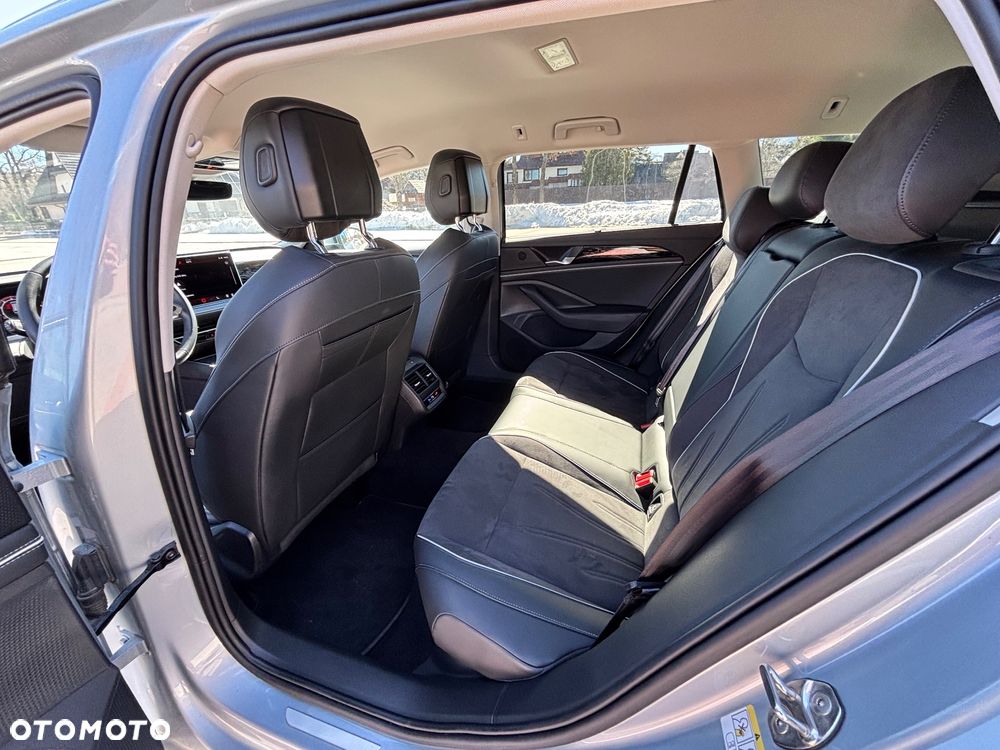 Volkswagen Passat - 9