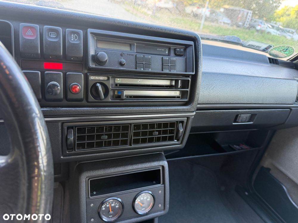 Volkswagen Jetta - 17