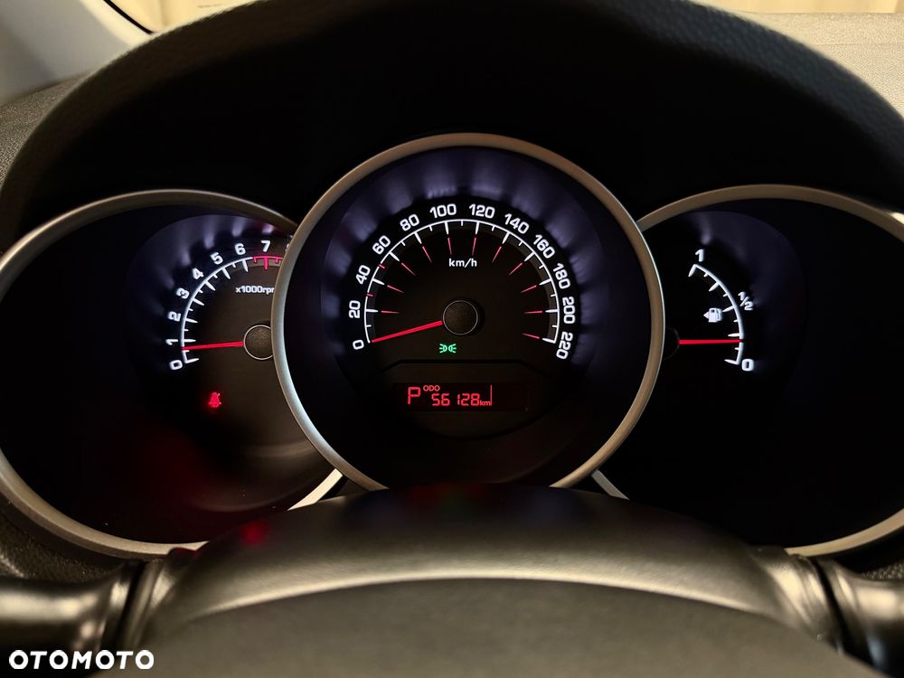 Kia Venga 1.6 L - 12