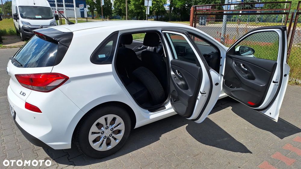 Hyundai i30 1.6 D Classic + - 8