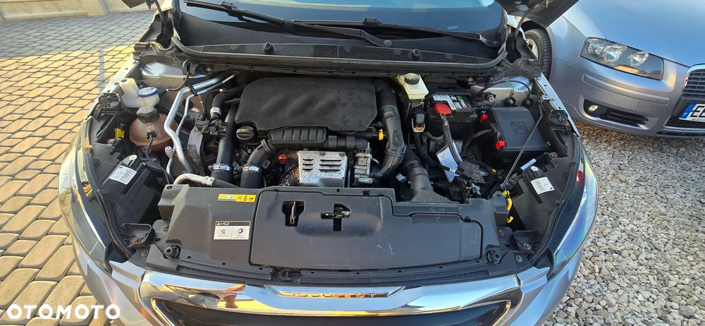 Peugeot 308 1.2 PureTech Allure S&S - 12