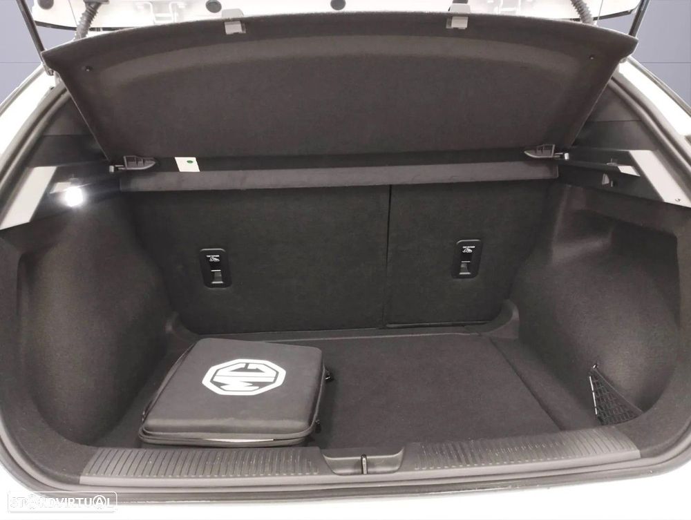 MG MG4 64 kWh Luxury - 6