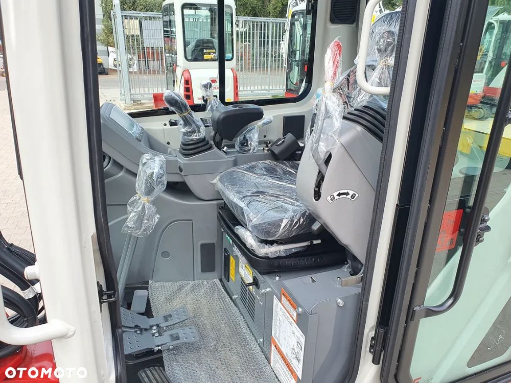 Takeuchi TB225 - V0 - 12