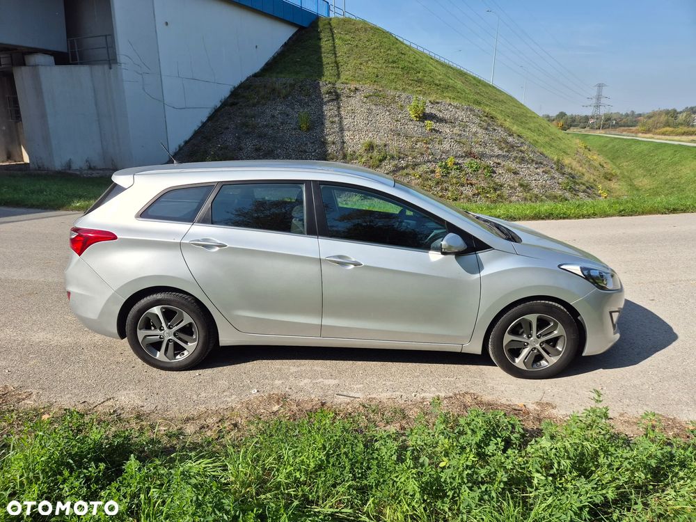 Hyundai i30 blue Kombi 1.6 CRDi Trend - 5