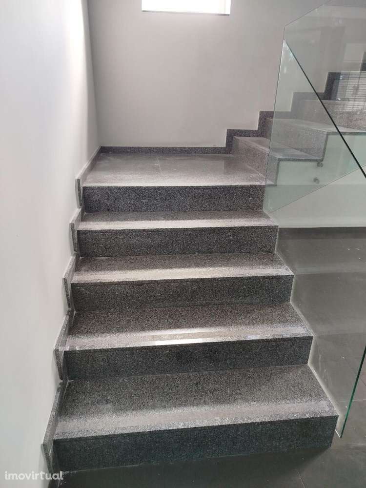 Armazém para arrendar no Prior Velho - Lisboa - Grande imagem: 4/23