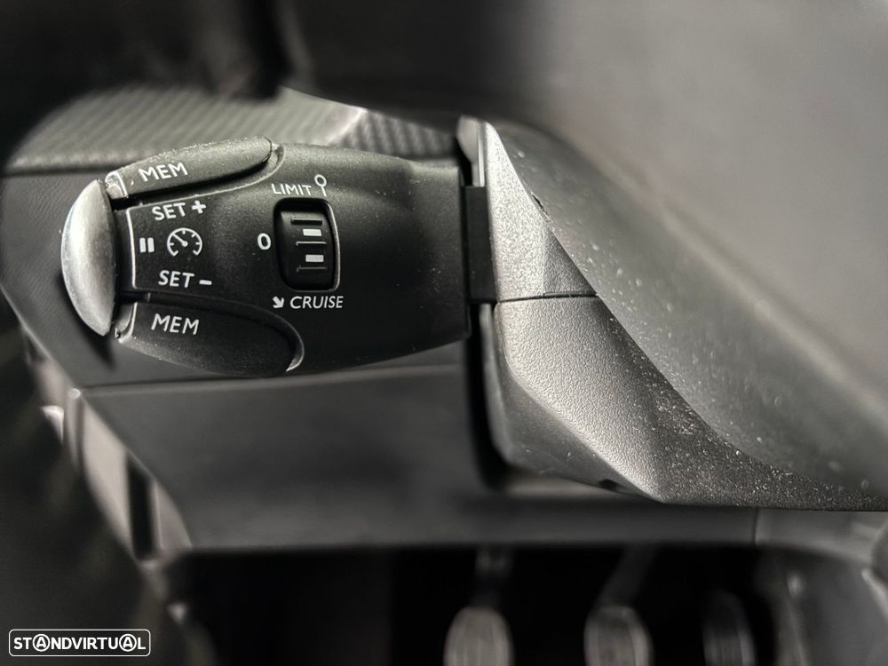 Peugeot 2008 1.5 BlueHDi Allure Pack - 17