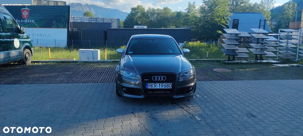 Audi RS4 Limousine - 3