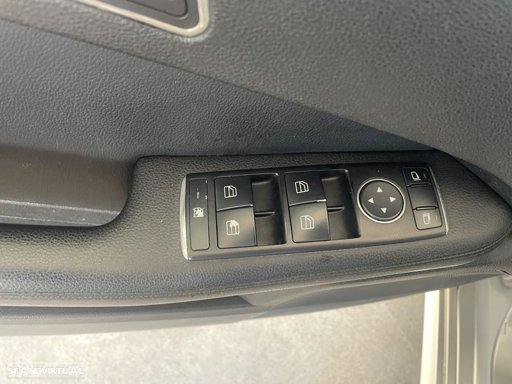 Mercedes-Benz E 200 CDI DPF BlueEFFICIENCY 7G-TRONIC Elegance - 17