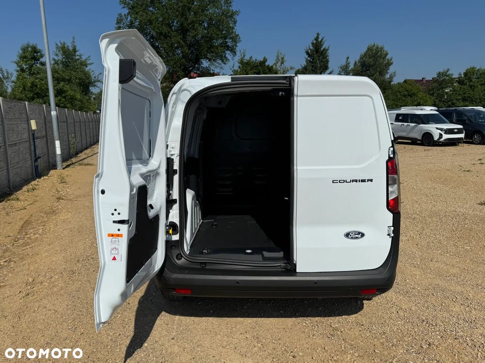 Ford Transit Courier - 10