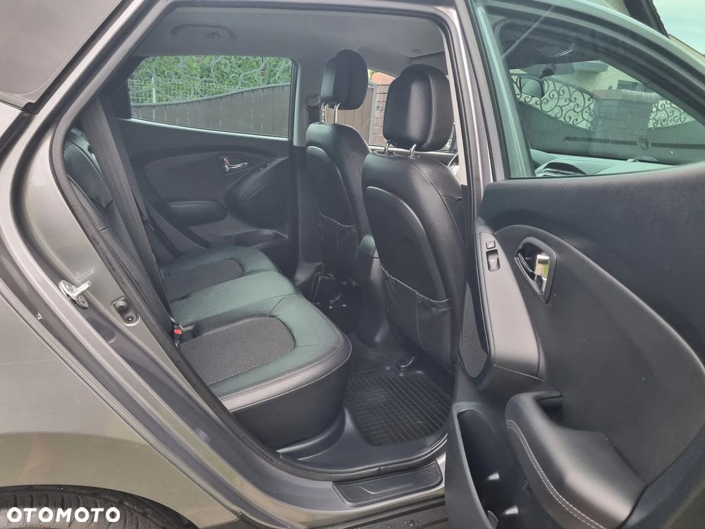 Hyundai ix35 2.0 CRDi 4WD Fifa World Cup Gold Edition - 22