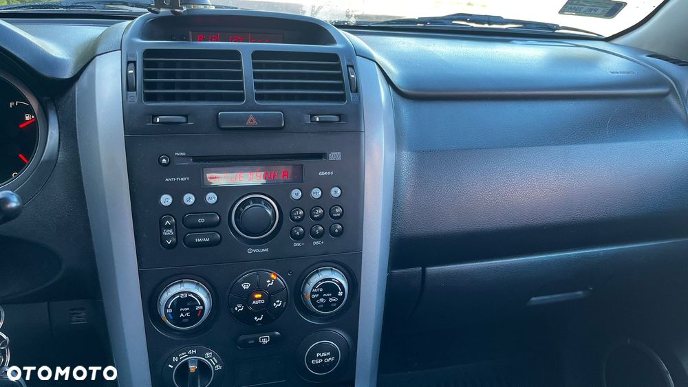 Suzuki Grand Vitara 2.0 Comfort + - 4