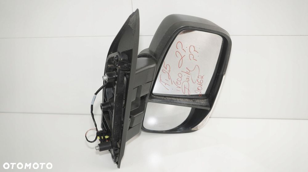 LUSTERKO PRAWE IVECO DAILY IV 14R- 2PIN - 9