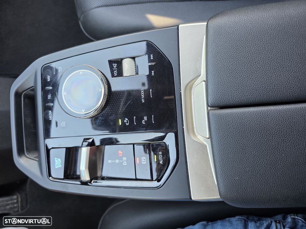 BMW iX xDrive40 - 27