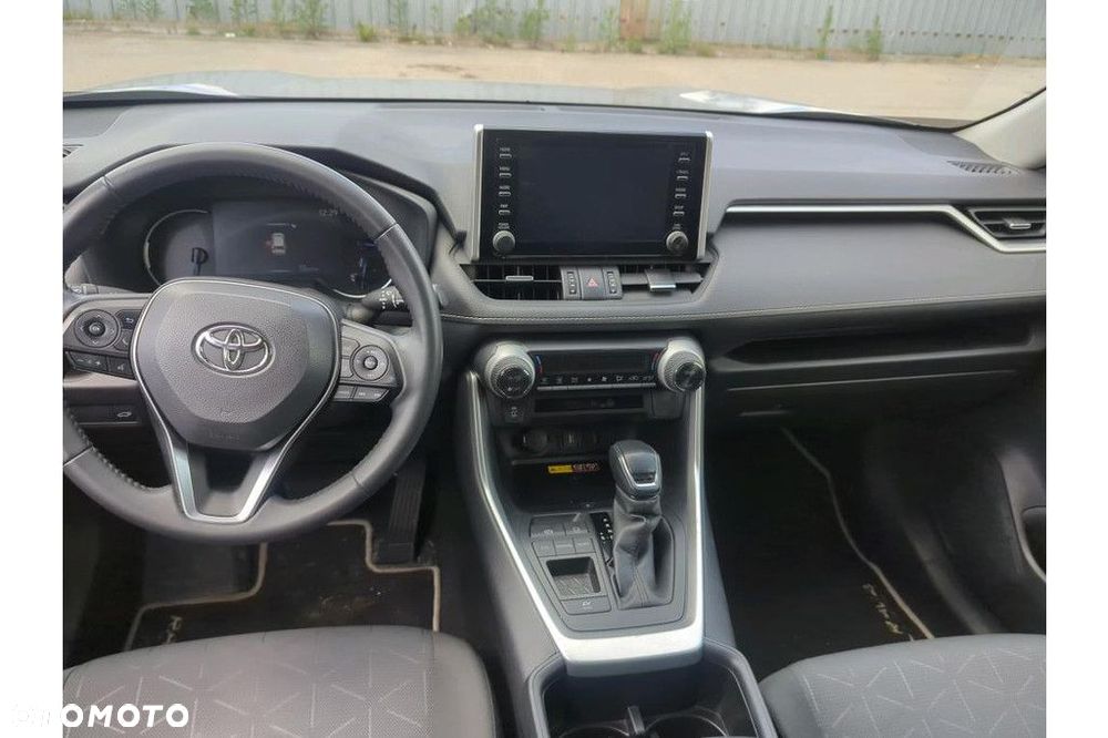 Toyota RAV4 - 8