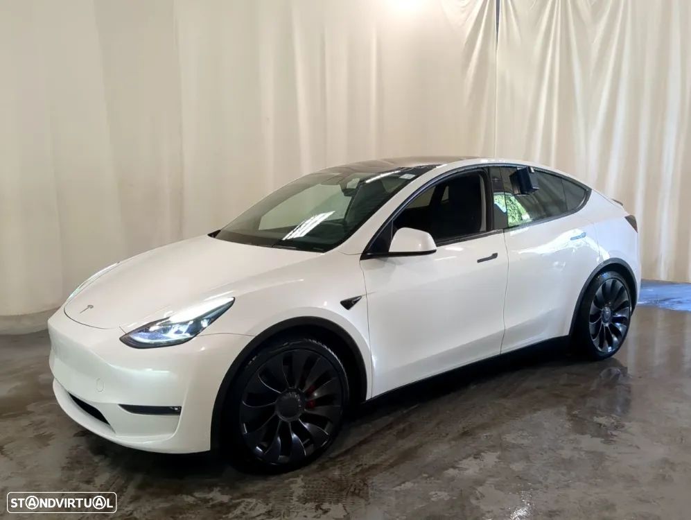 Tesla Model Y Performance Dual Motor AWD - 3