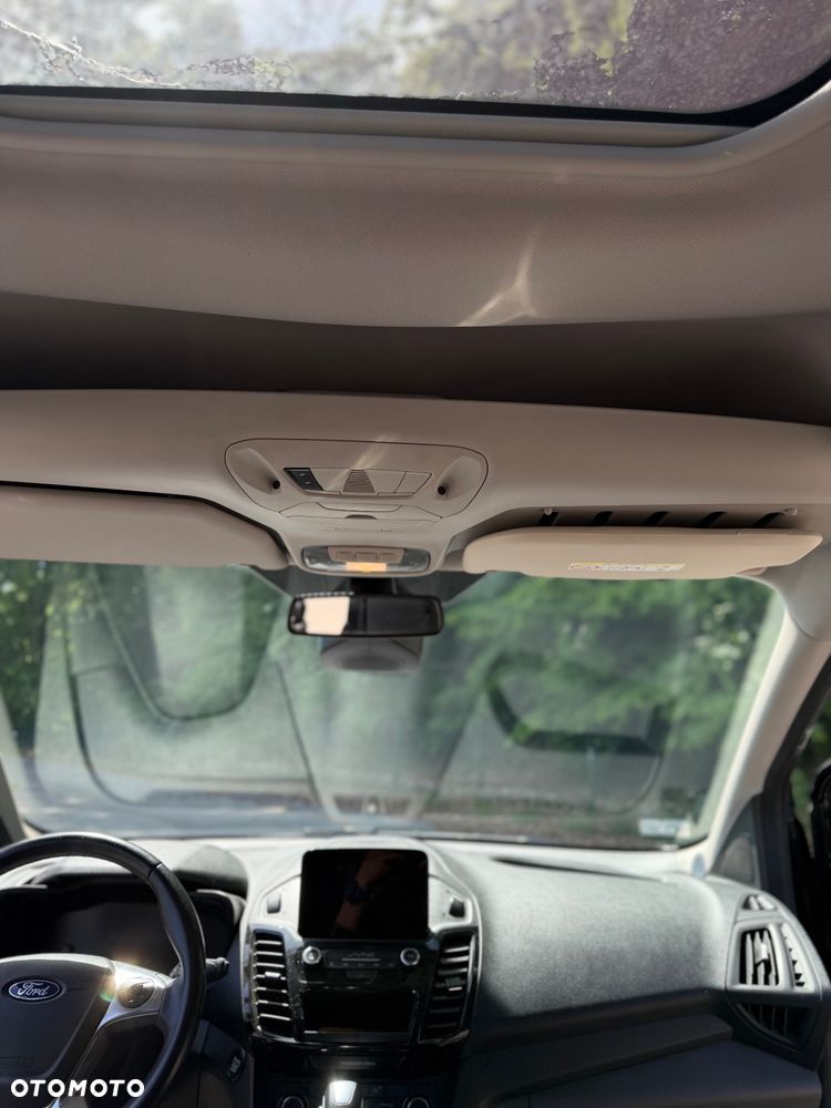 Ford Tourneo Connect - 32
