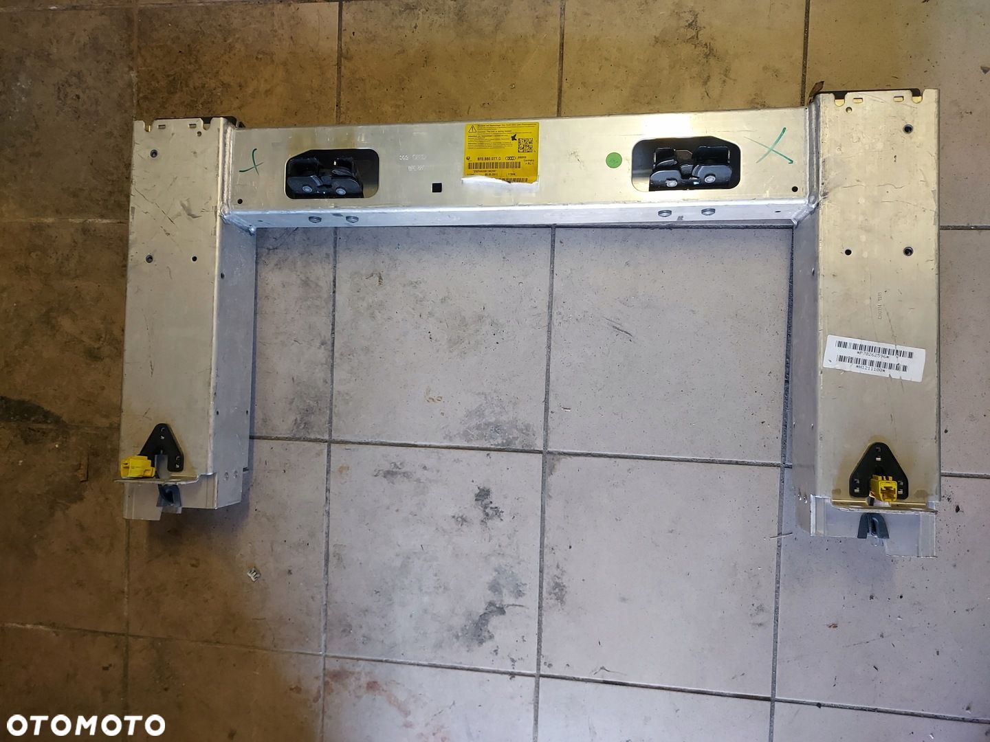 PAŁĄK BEZPIECZEŃSTWA AUDI A5 8F CABRIO 8F0880077G - 1