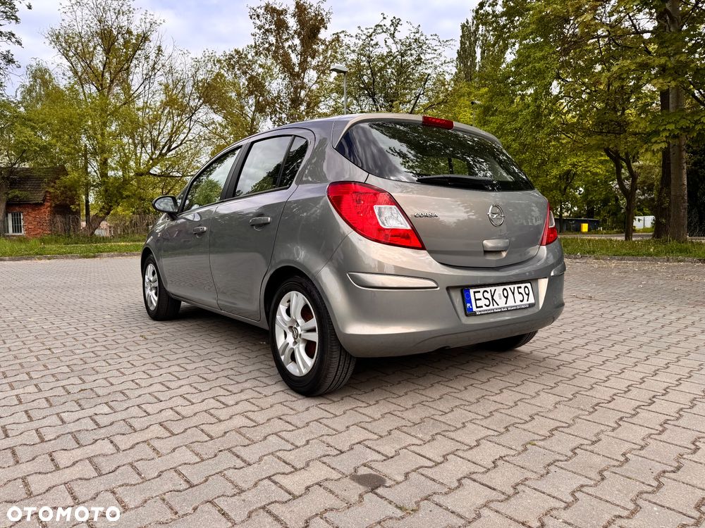 Opel Corsa 1.2 16V Essentia - 2