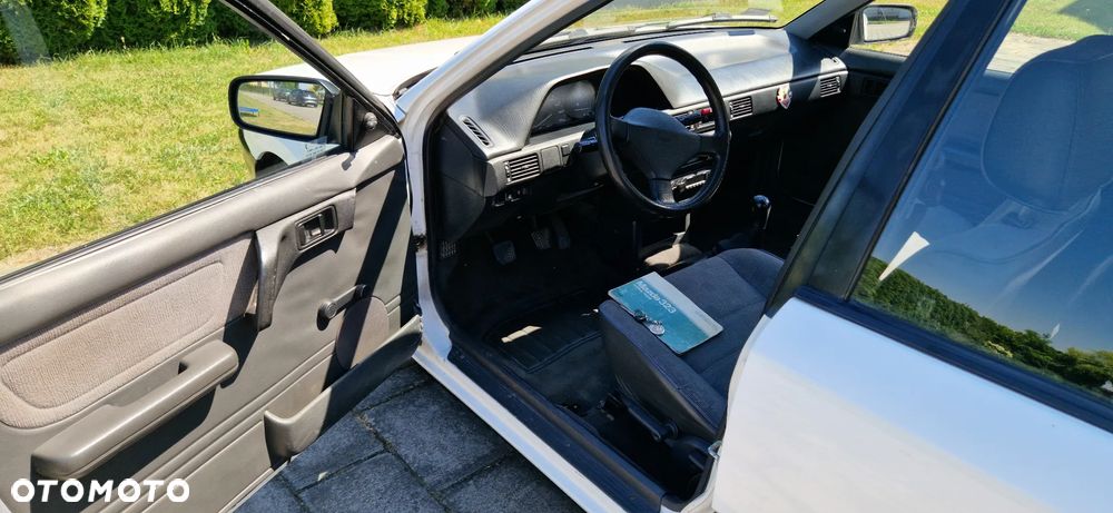 Mazda 323 1.7 D GLX - 12