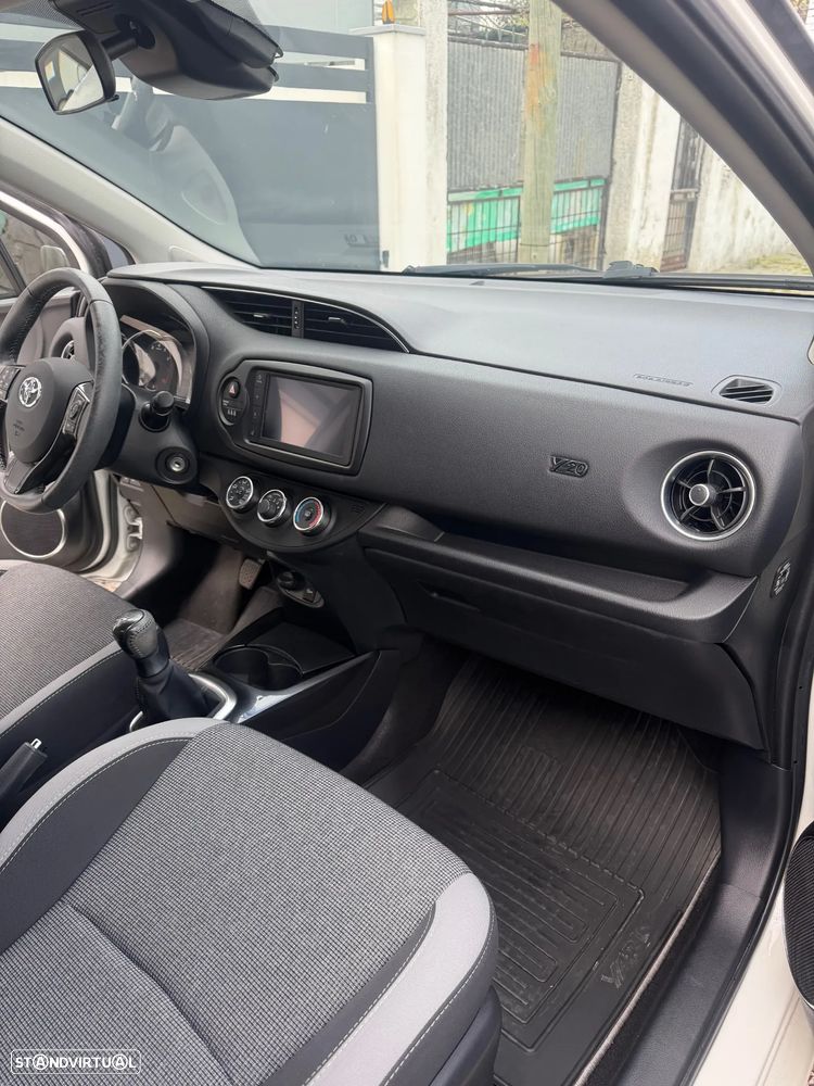 Toyota Yaris 1.0 VVT-i 20 Anos - 8