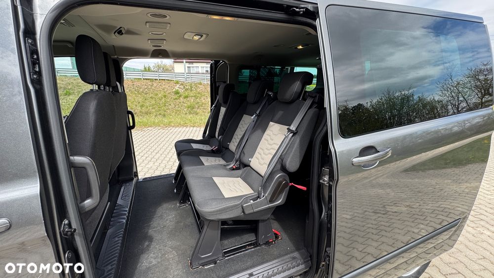 Ford Tourneo Custom - 16