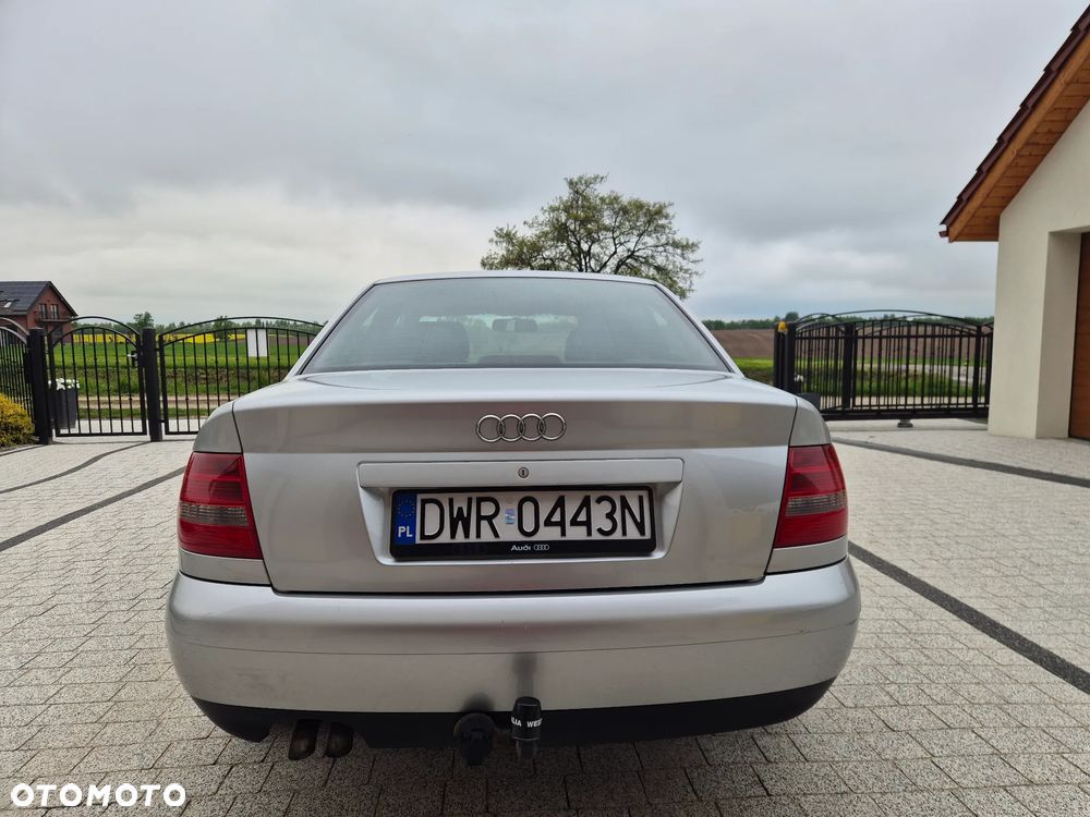 Audi A4 Limousine - 8