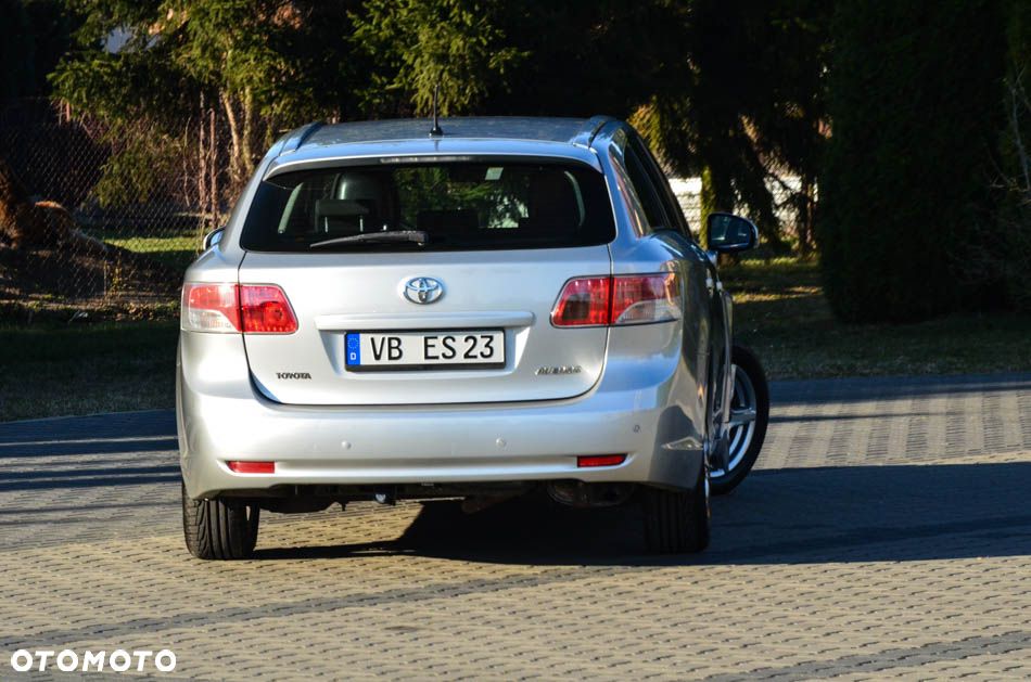 Toyota Avensis 1.8 Comfort - 19