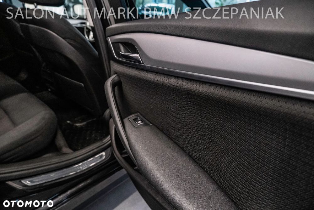 BMW Seria 5 520d xDrive - 29