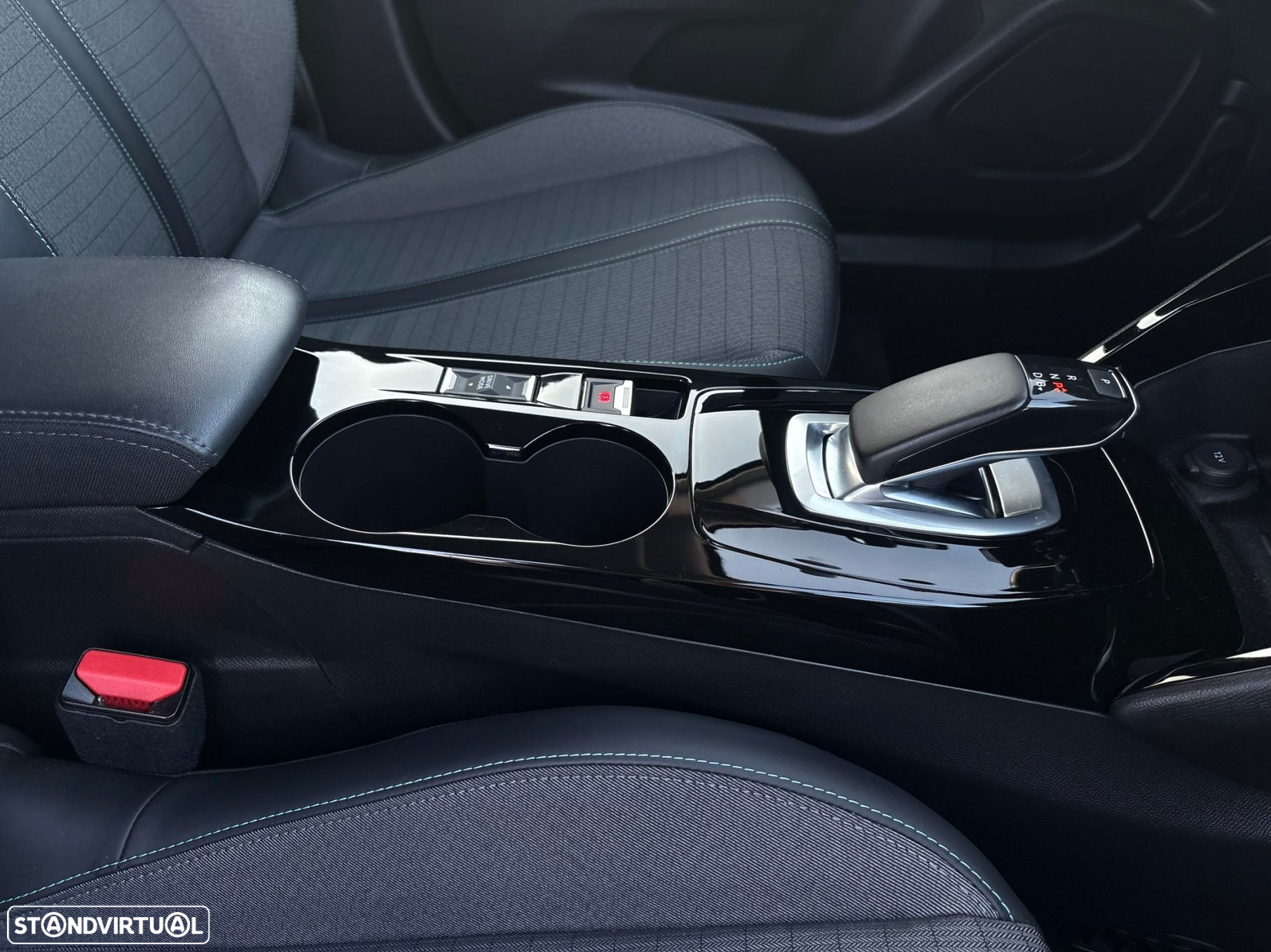 Peugeot e-2008 50 kWh Allure Pack - 28
