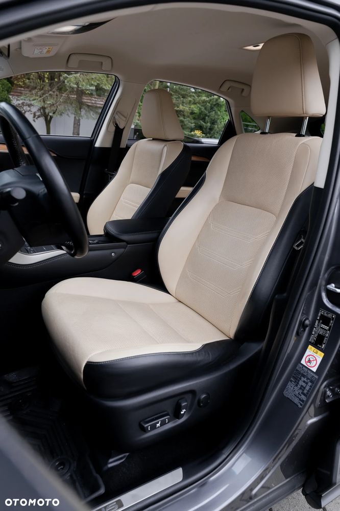 Lexus NX 300h Prestige AWD - 12