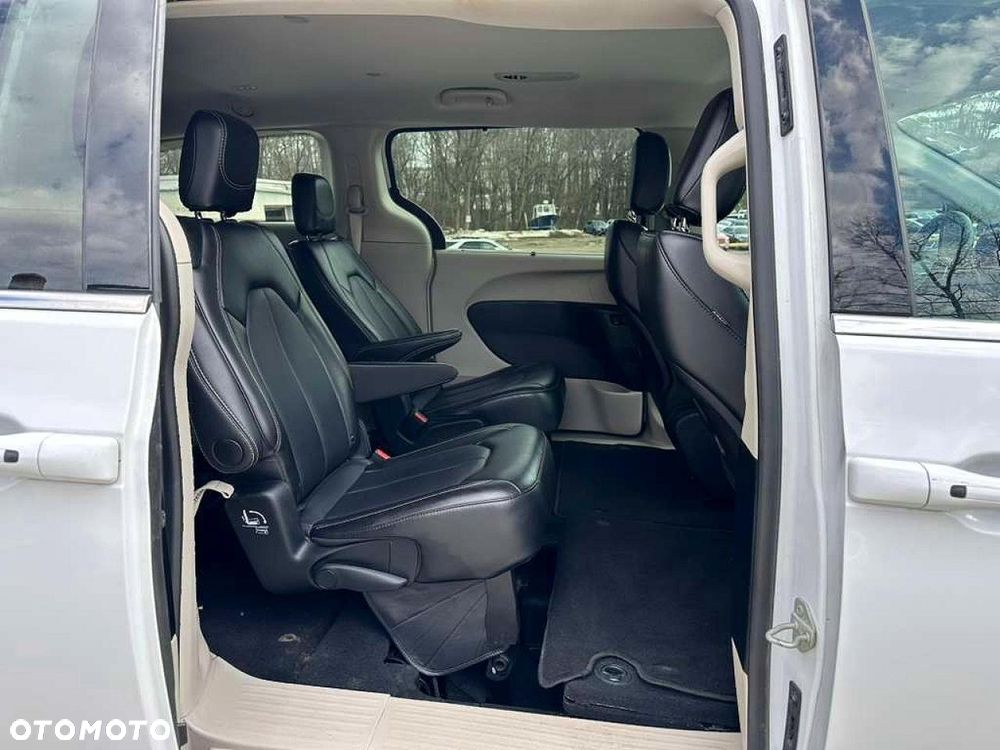 Chrysler Pacifica - 7