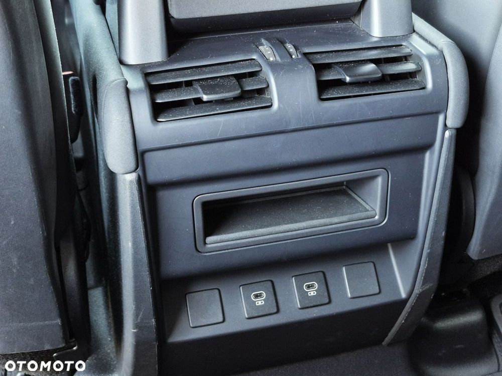 Land Rover Defender - 27