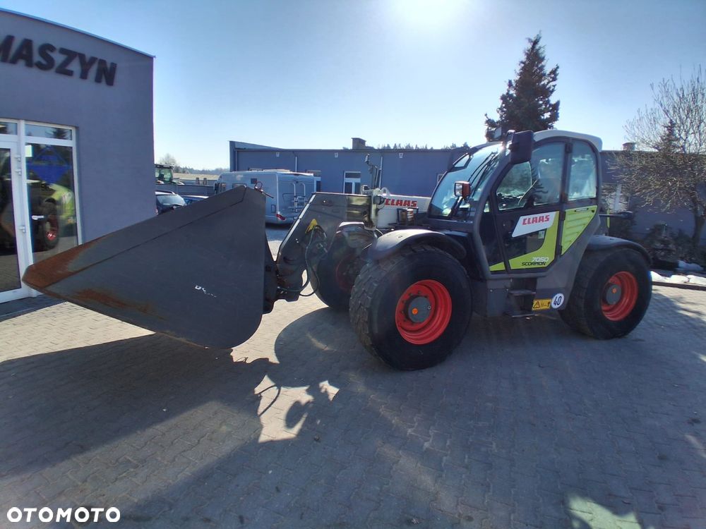 Claas SCORPION 7050 - 11