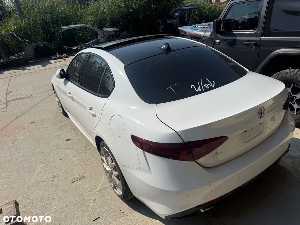 Alfa Romeo Giulia 2.0 Turbo 16V AT8-Q4 Veloce Ti - 15