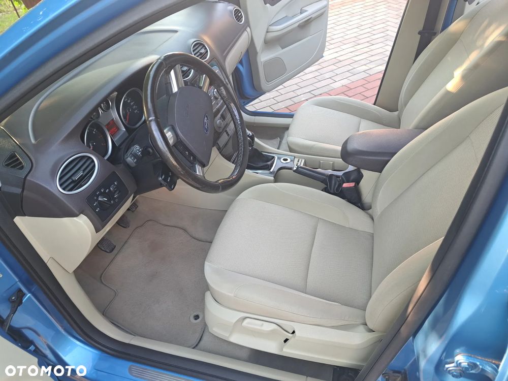 Ford Focus 2.0 Ghia - 14