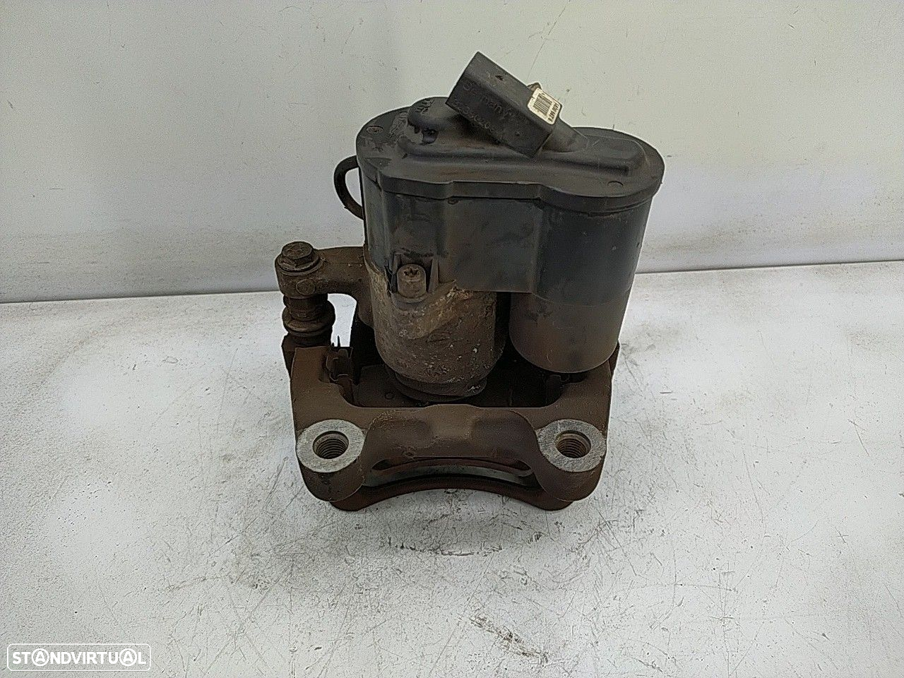 Pinça Tras Direita Volkswagen Passat Variant (3C5) - 3