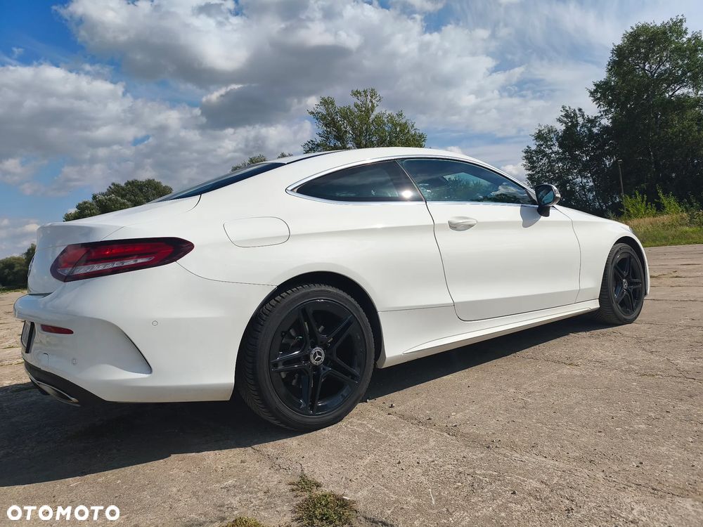Mercedes-Benz Klasa C 180 9G-TRONIC AMG Line - 18