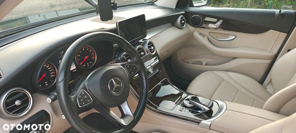 Mercedes-Benz GLC - 12