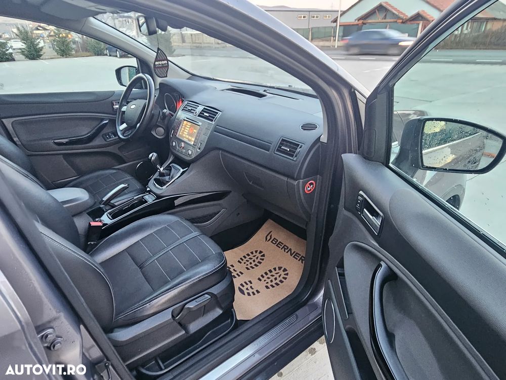 Ford Kuga S 2.0 TDCi 4x4 Plus Editionsmodell - 6